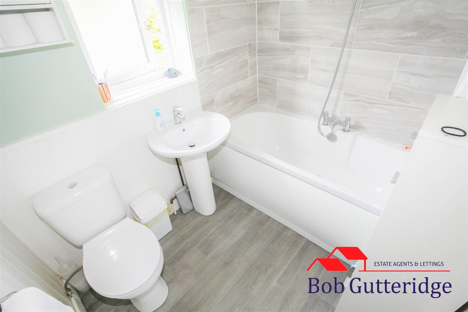 FIRST FLOOR BATHROOM